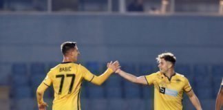 Η κορυφή είναι -και πάλι- κίτρινη!