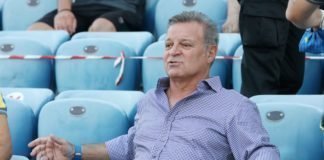 Έχει το κύρος και μπορεί να σταθεί στα πόδια του!