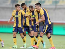 Συνεχίζει !