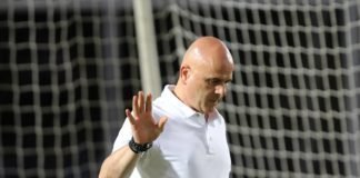 Ας τον ακούσουν