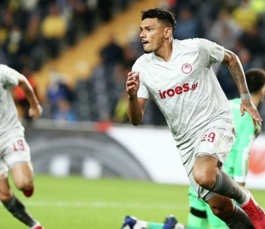 Ψάχνει τρίποντο κορυφής