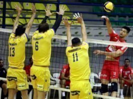 Πέφτει η αυλαία