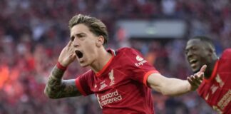 Κώστας Τσιμίκας: Ψηφίστηκε στην καλύτερη ενδεκάδα του FA Cup