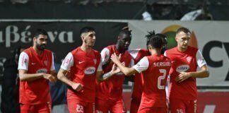 Νέα Σαλαμίνα: Τρεις αμφίβολοι