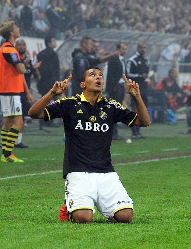 Nabil Bahoui celebrating a goal 2014