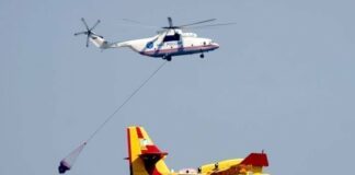 Φωτιά στην περιοχή Ακρωτηρίου – Στη μάχη για κατάσβεσή της και εναέρια μέσα