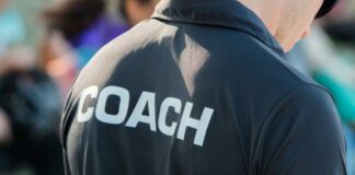 Συνήθως πληρώνει τα «σπασμένα»