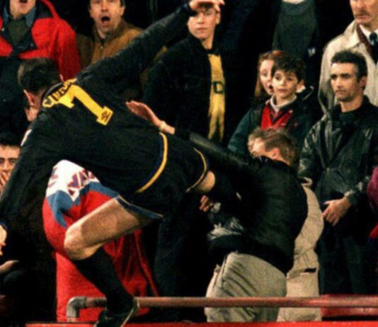 Σαν σήμερα: Η… κλωτσιά που έμεινε στην ιστορία!