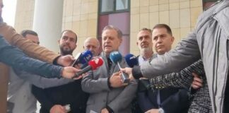 Ποιος κοροϊδεύει, ποιον;