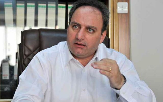 stefanos stefanou me adiexodo tha fortothoume ki emeis efthynes 11 640x400 VuewMZ