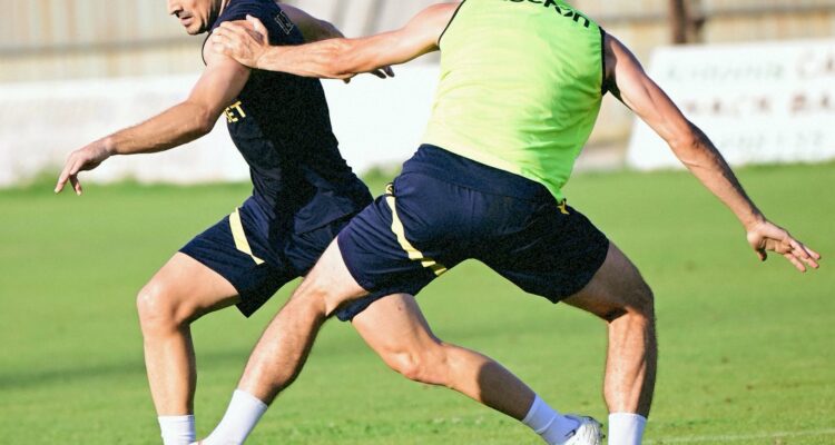 Προπόνηση στην δροσούλα για την ΑΕΛ (φώτο)