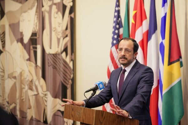 Κυπριακό: Ο Χριστοδουλίδης πρότεινε νέα σημεία διέλευσης