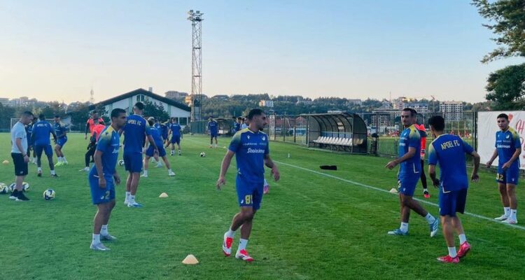Δεν θα πάει μακριά η βαλίτσα… Δεν θα πάει μακριά η βαλίτσα…