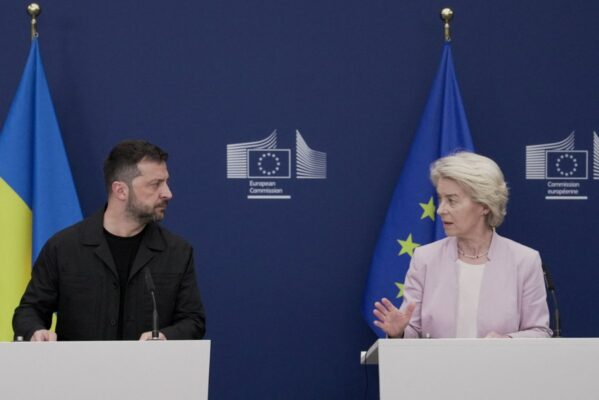 Ουκρανία: Ζελένσκι και Ευρωπαίοι πιέζουν Τραμπ για «εγγυήσεις ασφαλείας» – Στο τραπέζι η τύχη των εδαφών