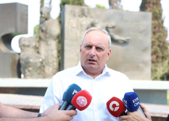 6A4A6446 559x400 jVfU85