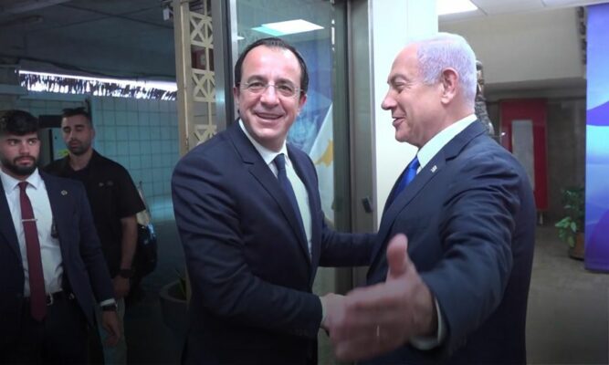 b bibi nik 21 667x400 EZsYJ3