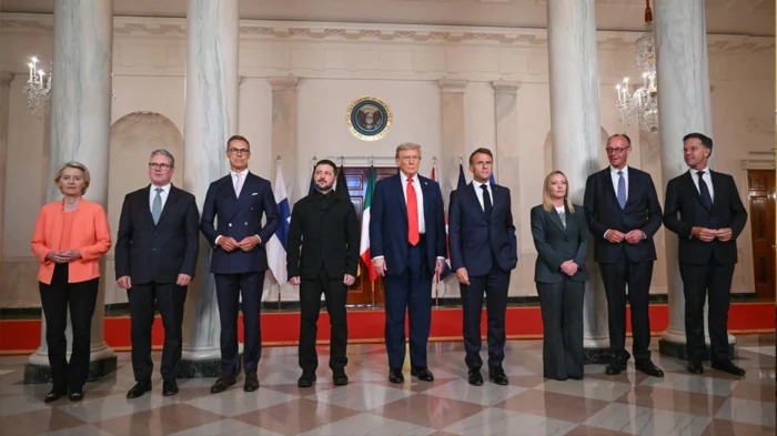trump with all afp xrwma1 700x393 bJPC6S