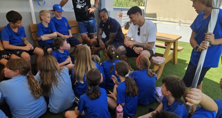 Επίσκεψη ποδοσφαιριστών της ΑΕΛ στο Δημοτικό Σχολείο του American Academy (φώτο) 1 553399916 1477749773916376 3899918476026730557 n