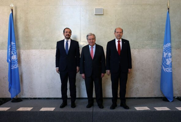 Του κάνει εντύπωση που κάποιοι επιλέγουν συνειδητά να πιστεύουν τον Τατάρ και όχι τον ίδιο, λέει ο ΠτΔ 2 xristodoulidistatarguteres 1 592x400