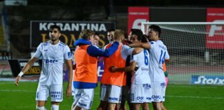 Στοχεύει στο τρίποντο