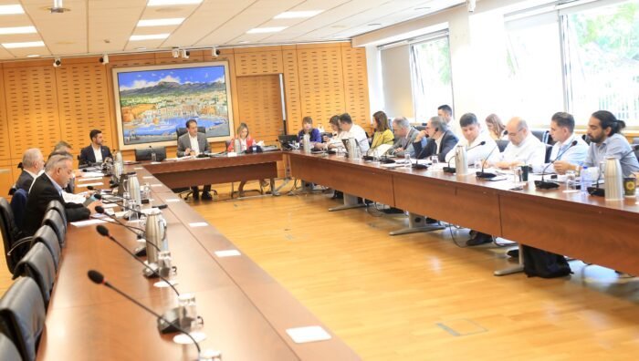 Συμφωνία «ανάσα» για τους δήμους: Το μισθολογικό κόστος θα καθορίζεται με νέα φόρμουλα 2 epitropiesoterikon 3 700x396 jodtGC