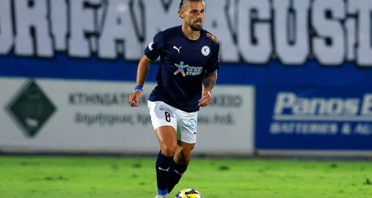 Με Μάια βασικό ο Εθνικός Με Μάια βασικό ο Εθνικός