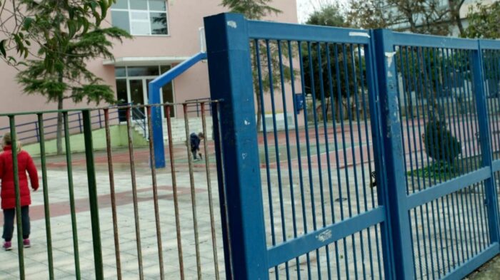 Συγκλονίζει η μητέρα του μαθητή που χτυπήθηκε στο κεφάλι από συμμαθητή του – Οργή μητέρας για τις δηλώσεις της Υπουργού 2 sxoleio 700x393 apfaOd