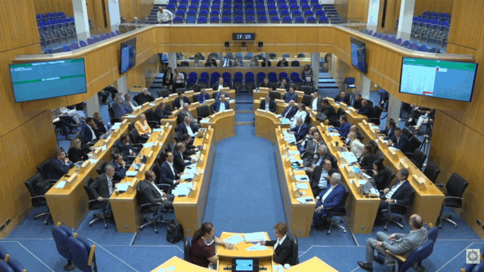 vouli 700x394 skZwEW