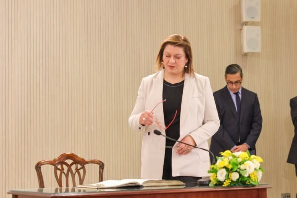 athina mixailidou ypoyrgos paidias1 600x400 l3BDme