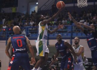 Συναρπαστικός αγώνας με ήττα στο φινάλε για την ΑΕΚ