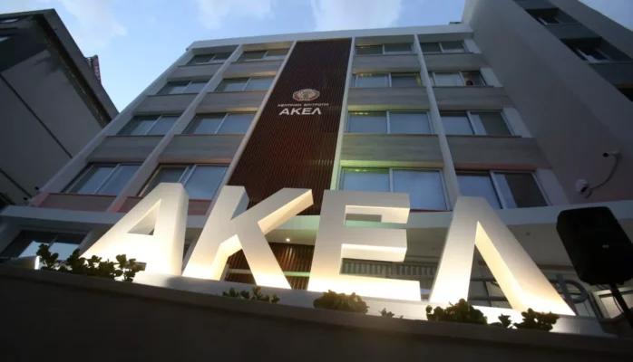 ezekia 698x400 W7pzV2