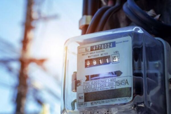 Ρεύμα–φωτιά για νοικοκυριά και επιχειρήσεις