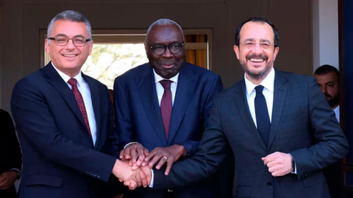 xristodoulidis erhiouman 2maketa 700x393 KQY3Fz