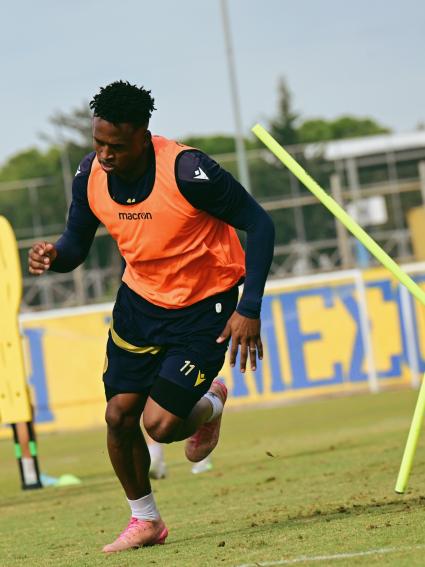 589071840 18537377344043866 8201338746592230923 n