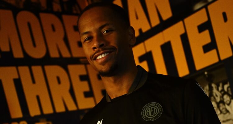 &Sigma;&alpha;&beta;ό &mu;&epsilon; &phi;&alpha;&nu;έ&lambda;&alpha; &Alpha;&Epsilon;&Lambda; (vid)