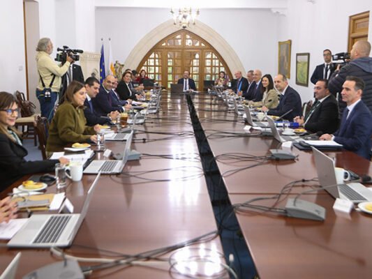 Ypourgiko cover 533x400 ocMKsQ