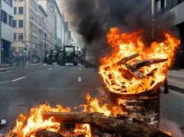 Βρυξέλλες: Η αστυνομία έπνιξε τους αγρότες στα δακρυγόνα