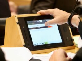 «Ούτε ένα ευρώ για τον Γρίβα»: Ποιοι ψήφισαν υπέρ και ποιοι καταψήφισαν την τροπολογία