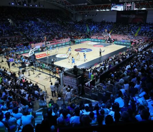 Διά δύο το Αριστείο της ΕΑΚ