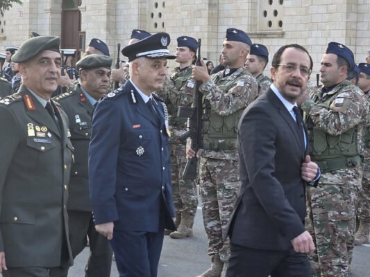 &Chi;&rho;&iota;&sigma;&tau;&omicron;&delta;&omicron;&upsilon;&lambda;ί&delta;&eta;&sigmaf;: Ώ&rho;&alpha; &tau;&eta;&sigmaf; &omicron;&upsilon;&sigma;ί&alpha;&sigmaf; &sigma;&tau;&omicron; &Kappa;&upsilon;&pi;&rho;&iota;&alpha;&kappa;ό