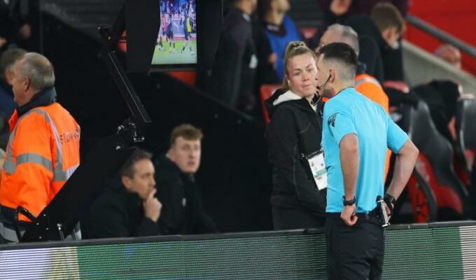 var referee