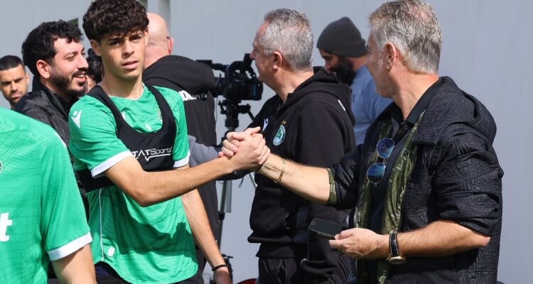 &Pi;&alpha;&rho;&omicron;&upsilon;&sigma;ί&alpha; &Pi;&alpha;&pi;&alpha;&sigma;&tau;&alpha;ύ&rho;&omicron;&upsilon; &eta; &pi;&rho;&omicron;&pi;ό&nu;&eta;&sigma;&eta; (&phi;&omega;&tau;&omicron;)