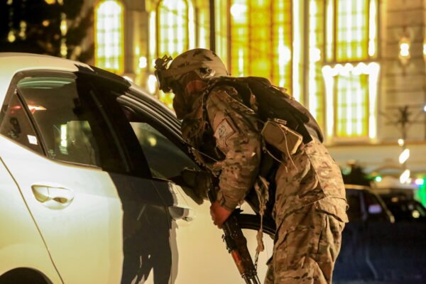 &Tau;&omicron; &Pi;&alpha;&kappa;&iota;&sigma;&tau;ά&nu; &kappa;&eta;&rho;ύ&sigma;&sigma;&epsilon;&iota; &laquo;&pi;ό&lambda;&epsilon;&mu;&omicron;&raquo; &sigma;&tau;&omicron; &Alpha;&phi;&gamma;&alpha;&nu;&iota;&sigma;&tau;ά&nu;