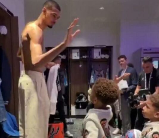 «Είμαι ένα εκατομμύριο φορές καλύτερός του»: Τα παιδιά του Γιάννη έπαθαν πλάκα με τον Γουεμπανιαμά!