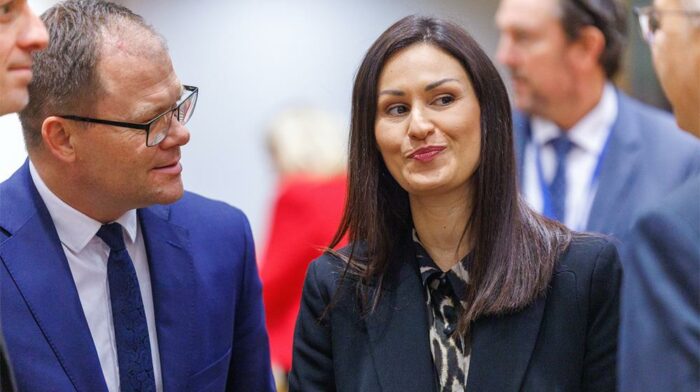 cache 1300x500 Analog medium 443529 206692 25 11 18 0818411 1 700x392 b3zfrK