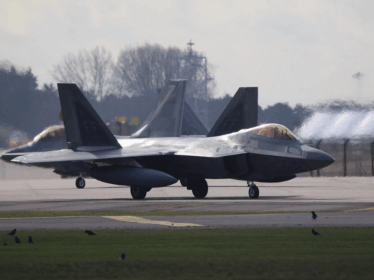 Νέα απειλή Τραμπ για Ιράν – Πώς αναδιατάσσουν οι ΗΠΑ τις δυνάμεις τους στη Μέση Ανατολή