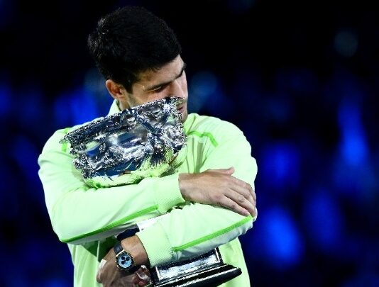 Ο Αλκαράθ νίκησε τον Τζόκοβιτς και κατέκτησε για πρώτη φορά το Australian Open