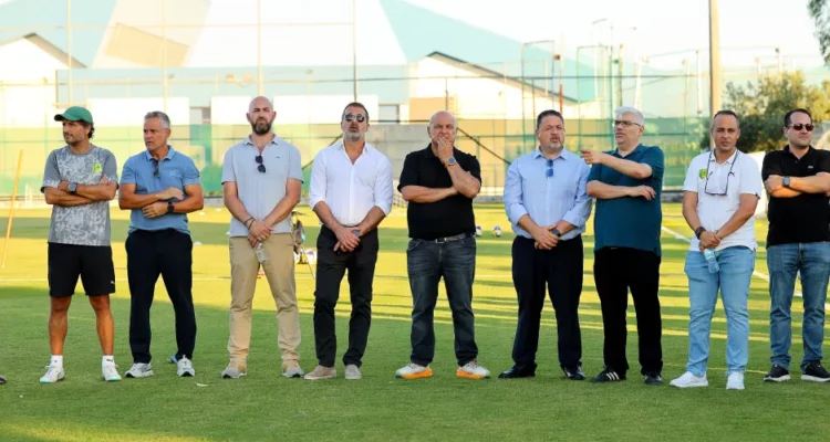 &Alpha;&Epsilon;&Kappa; / &Nu;έ&alpha; &epsilon;&pi;&omicron;&chi;ή