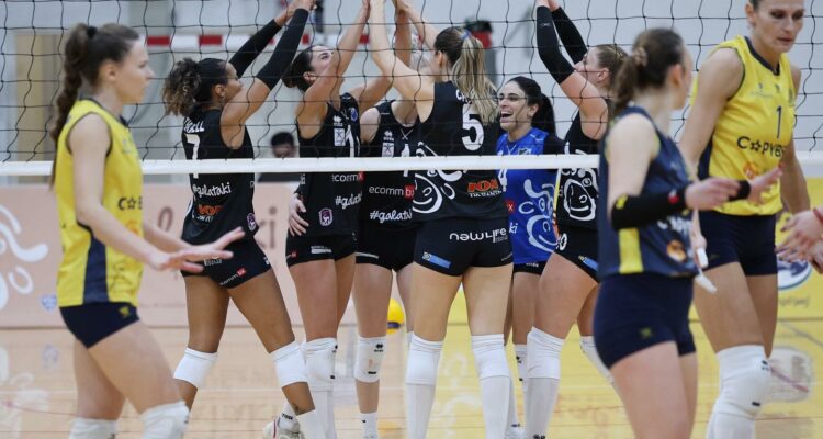 &Nu;&tau;έ&rho;&mu;&pi;&iota; &sigma;&tau;&omicron;&nu;&hellip; &kappa;ύ&beta;&omicron; &sigma;&tau;&omicron; &Beta;ό&lambda;&epsilon;ϊ