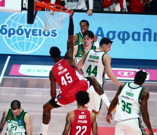 Πρώτος και… τυπικά ο Ολυμπιακός, λύγισε τον λαβωμένο Παναθηναϊκό στο διαδικαστικό αλλά επεισοδιακό ντέρμπι